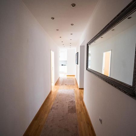 Bright 2Bdr Apartment In The Main Pedestrian Zone Sarajevo Bagian luar foto