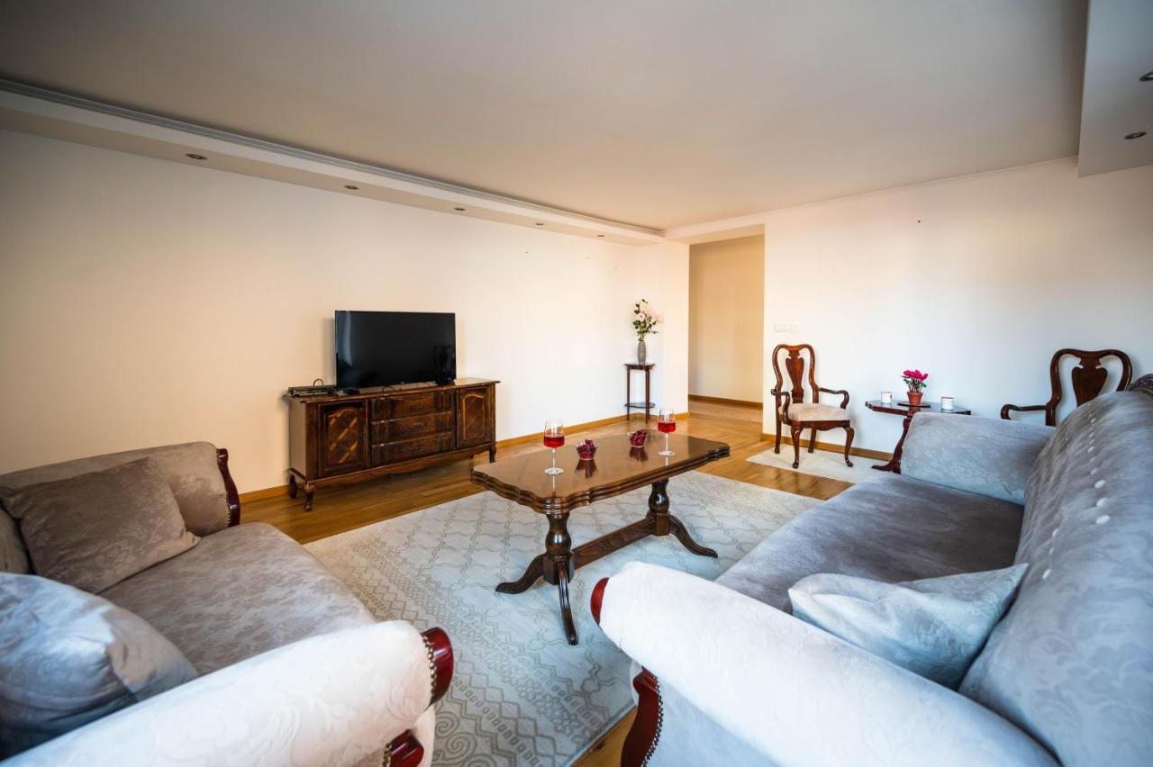 Bright 2Bdr Apartment In The Main Pedestrian Zone Sarajevo Bagian luar foto