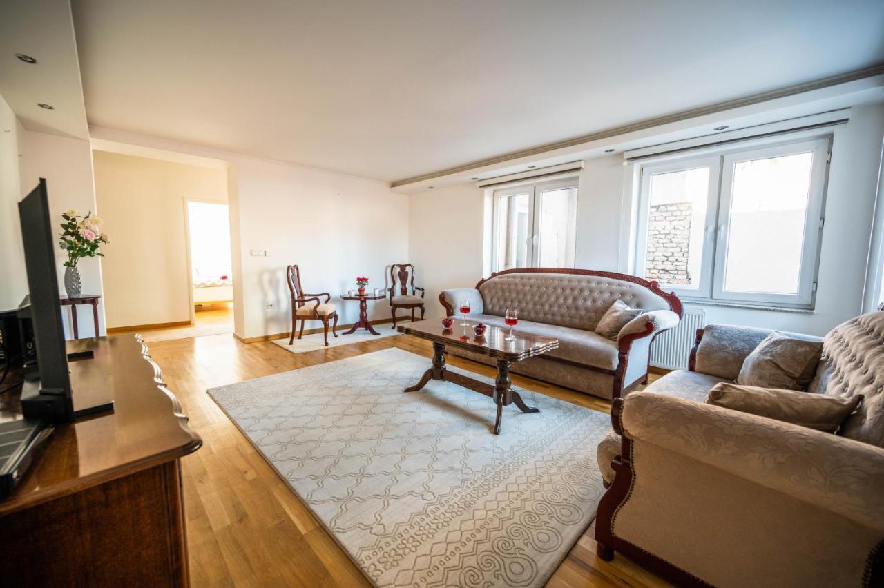 Bright 2Bdr Apartment In The Main Pedestrian Zone Sarajevo Bagian luar foto