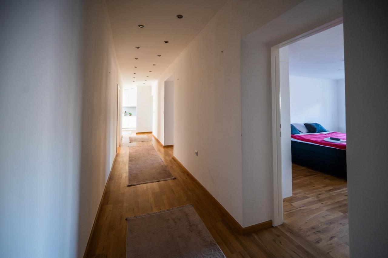 Bright 2Bdr Apartment In The Main Pedestrian Zone Sarajevo Bagian luar foto