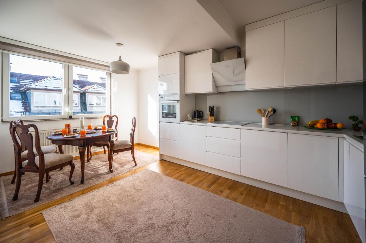 Bright 2Bdr Apartment In The Main Pedestrian Zone Sarajevo Bagian luar foto