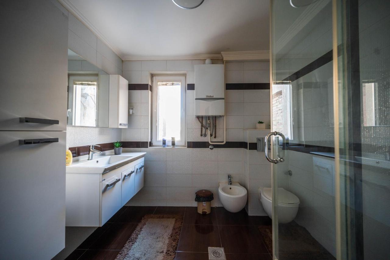 Bright 2Bdr Apartment In The Main Pedestrian Zone Sarajevo Bagian luar foto