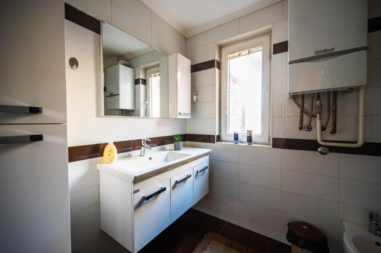 Bright 2Bdr Apartment In The Main Pedestrian Zone Sarajevo Bagian luar foto