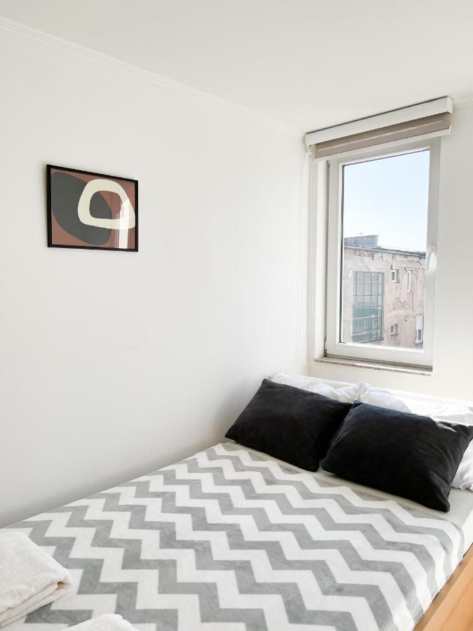 Bright 2Bdr Apartment In The Main Pedestrian Zone Sarajevo Bagian luar foto
