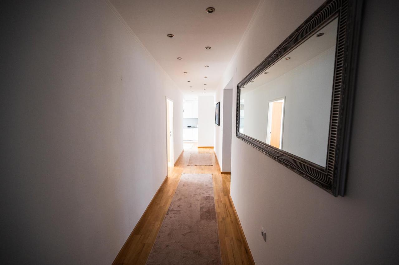 Bright 2Bdr Apartment In The Main Pedestrian Zone Sarajevo Bagian luar foto