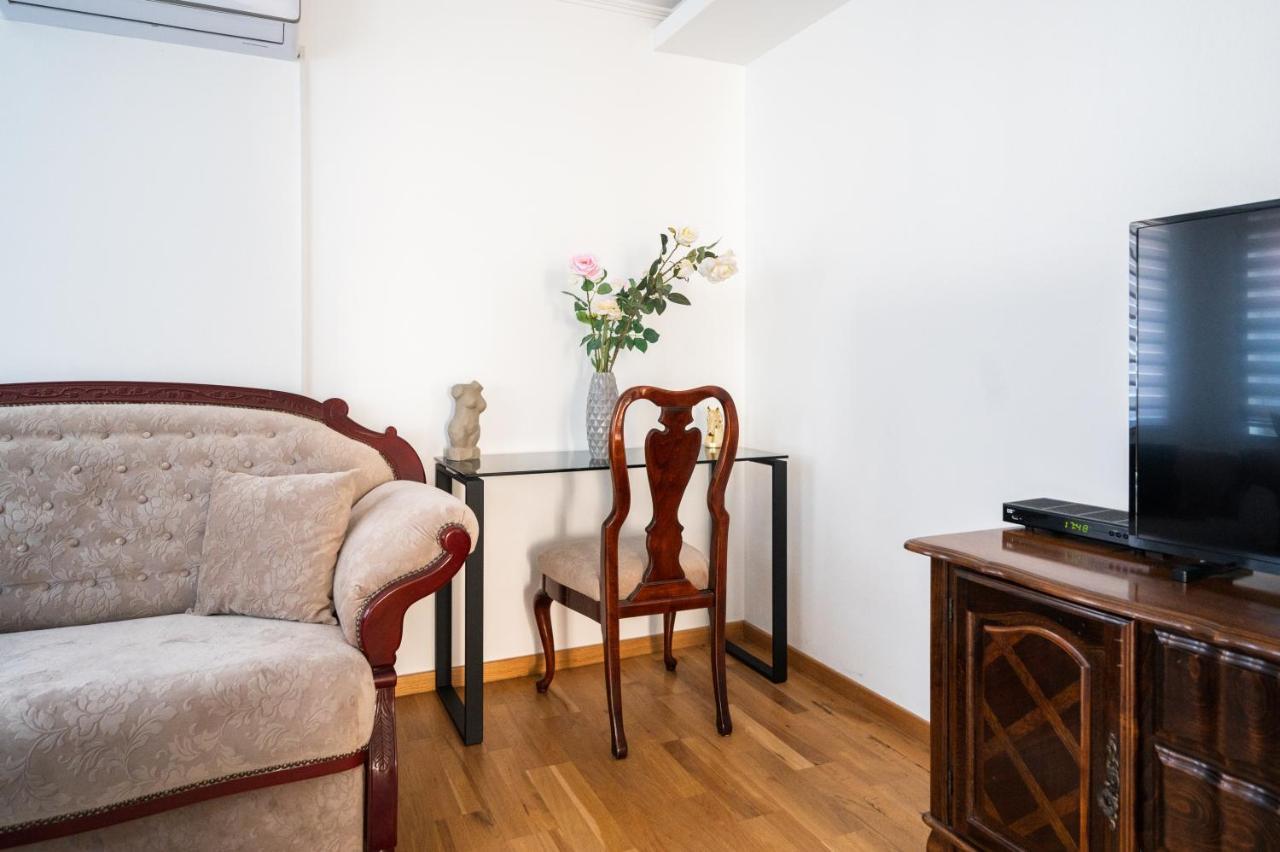 Bright 2Bdr Apartment In The Main Pedestrian Zone Sarajevo Bagian luar foto